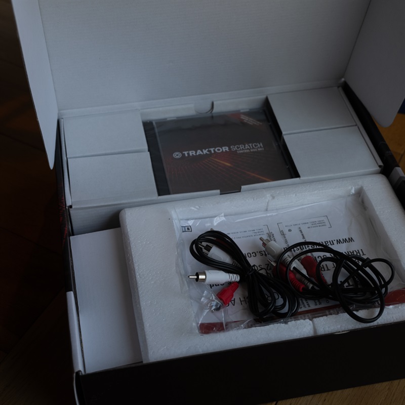 Native Instruments TRAKTOR SCRATCH A6の画像